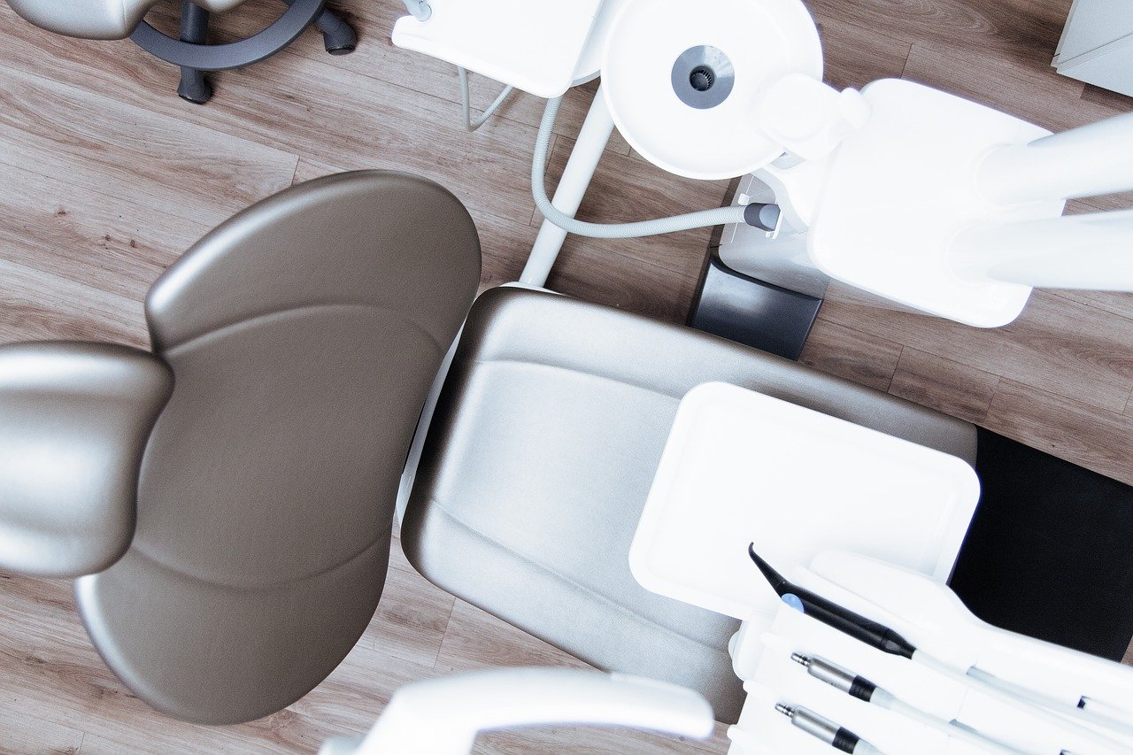 Els dentistes quedarien exempts davant un IVA del 21% a la Sanitat Privada